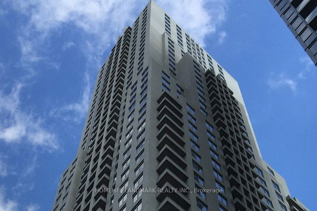 1106 - 35 Balmuto Street
