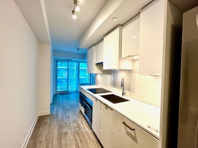 905 Nt - 99 Broadway Avenue