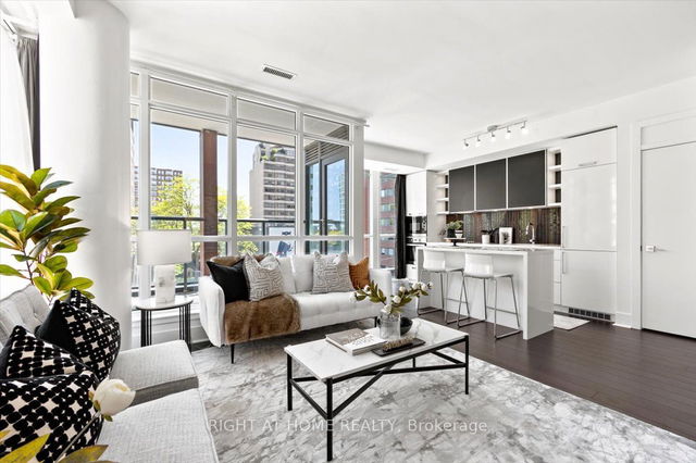 304 - 32 Davenport Road