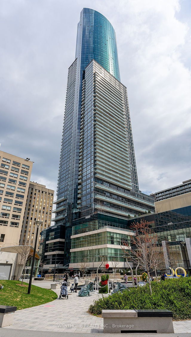 804 - 386 Yonge Street