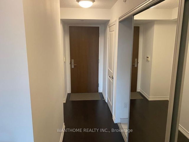 804 - 386 Yonge Street