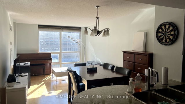 503 - 763 Bay Street