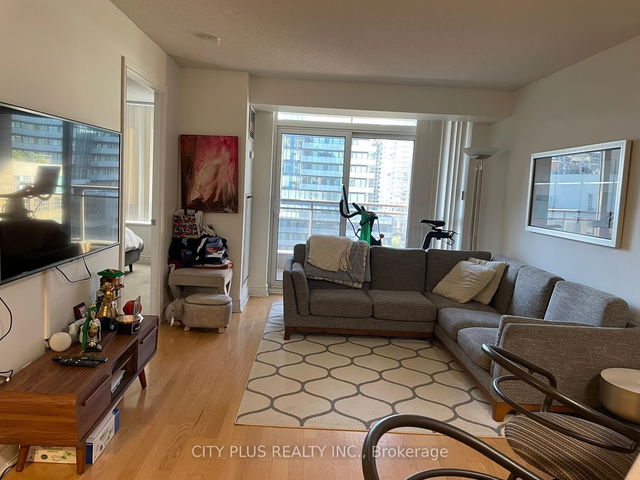 1103 - 123 Eglinton Avenue