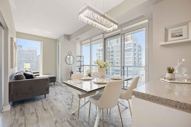 2804 - 126 Simcoe Street