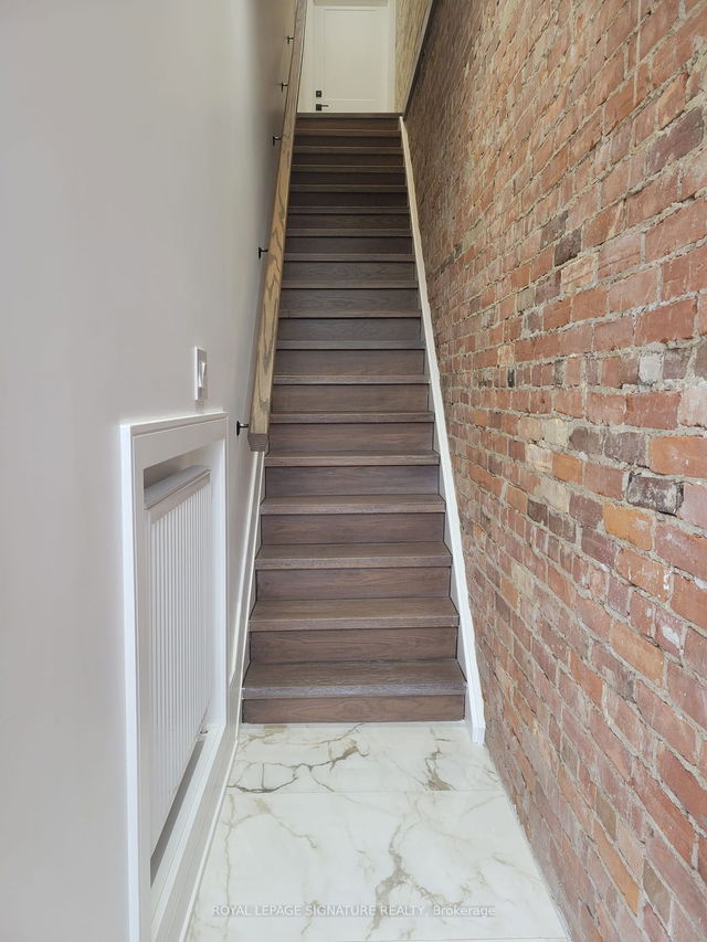 1B - 2090 Dundas Street