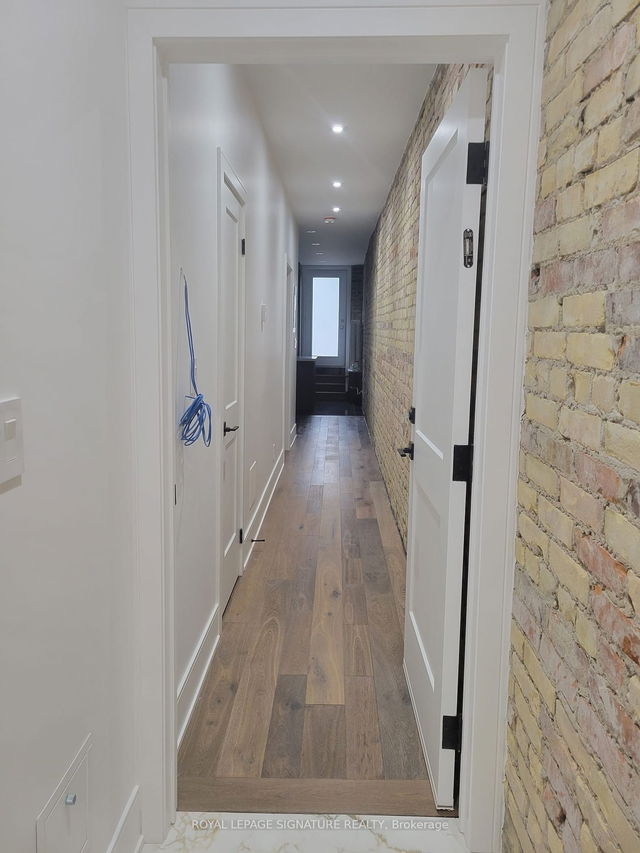 1B - 2090 Dundas Street