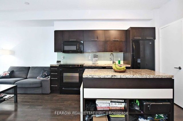 1205 - 126 Simcoe Street