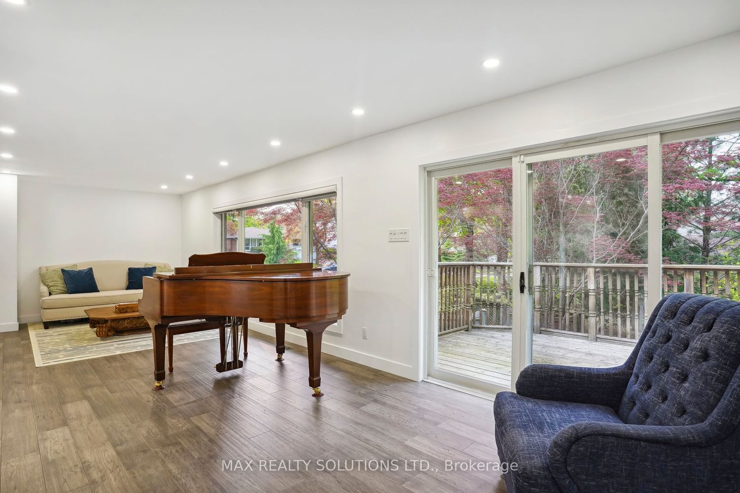 Listing Image 10