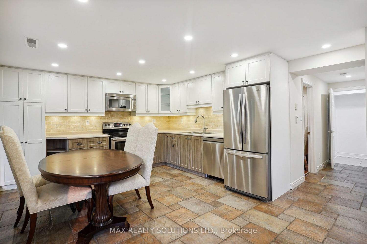 Listing Image 19