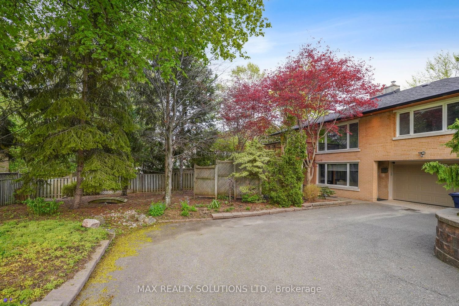 Listing Image 4