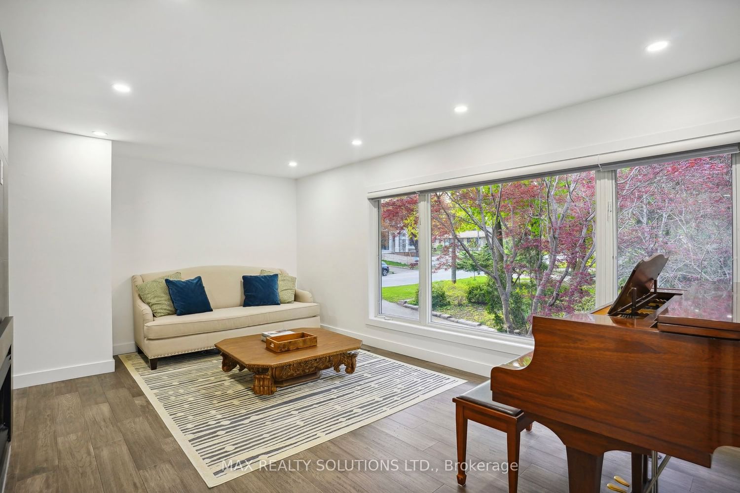 Listing Image 8