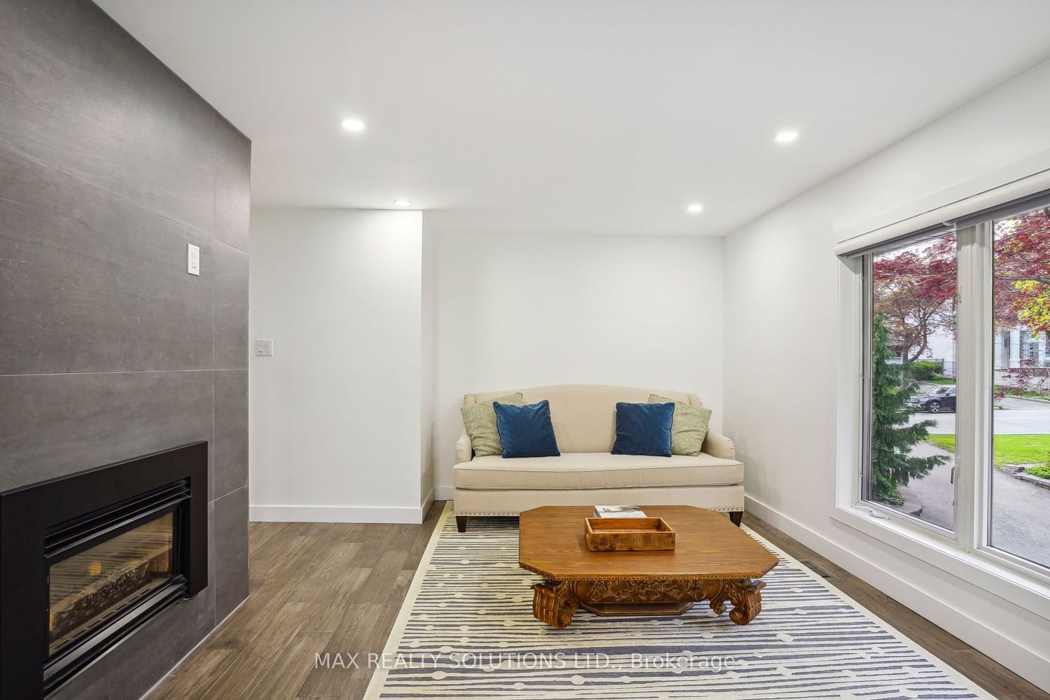 Listing Image 9