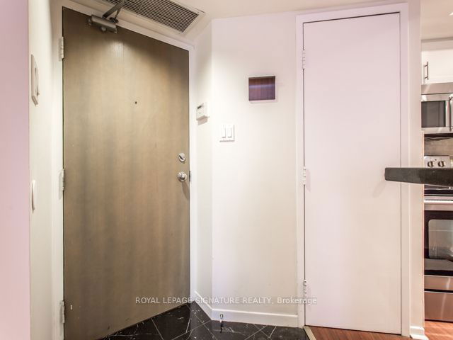 1007 - 1001 Bay Street