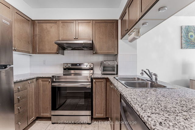 505 - 228 Queens Quay N/A