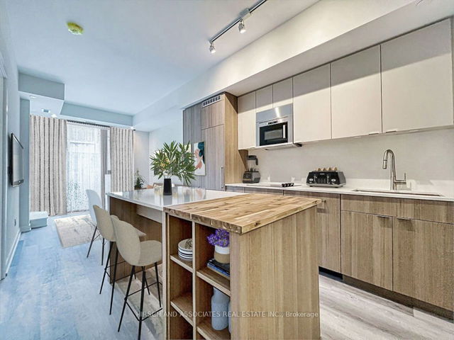 202 - 840 St. Clair Avenue