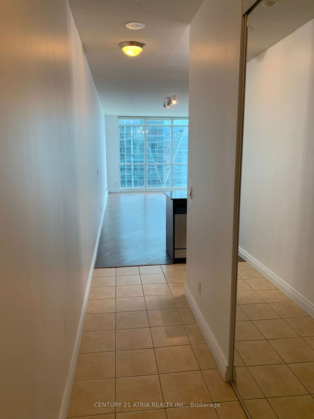 3614 - 18 yonge Street