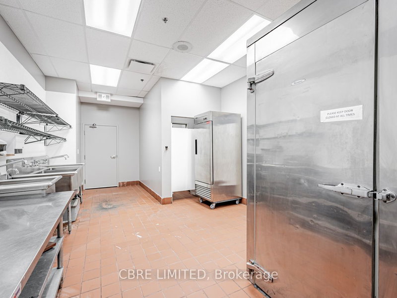 Ll - 2 St Clair Ave E, Toronto, M4T 2T5 | Image 3