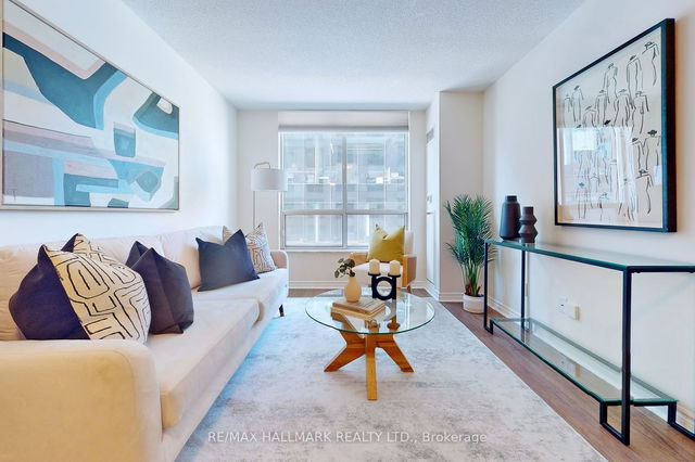 522 - 168 Simcoe Street