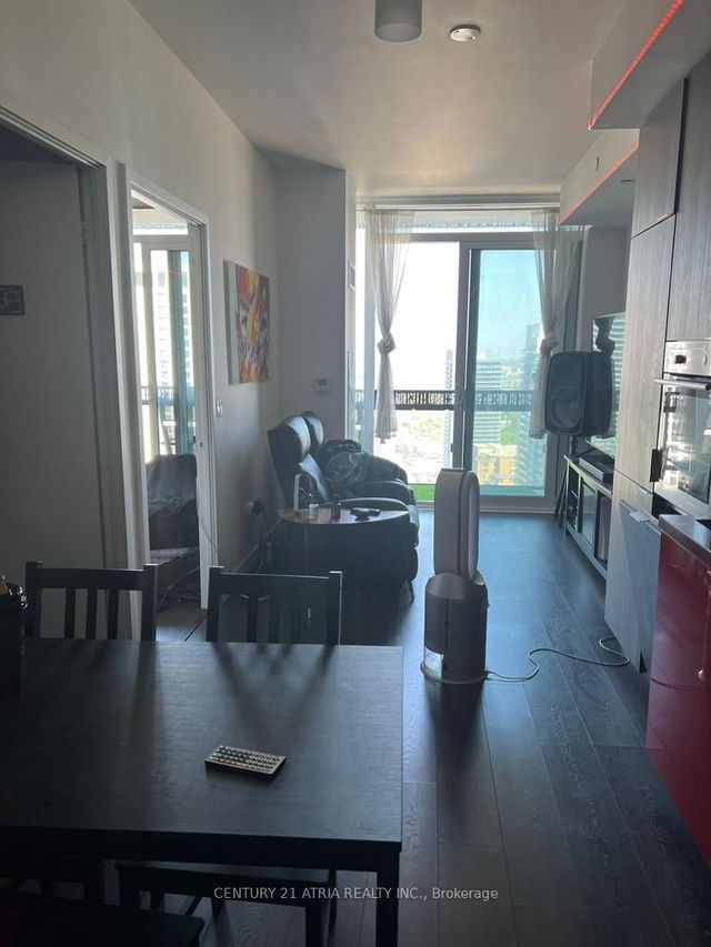 2909 - 8 Eglinton Avenue