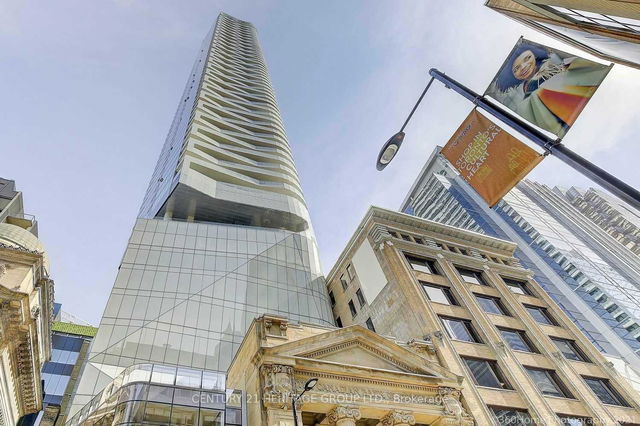 5601 - 197 Yonge Street