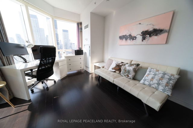 3016 - 386 Yonge Street