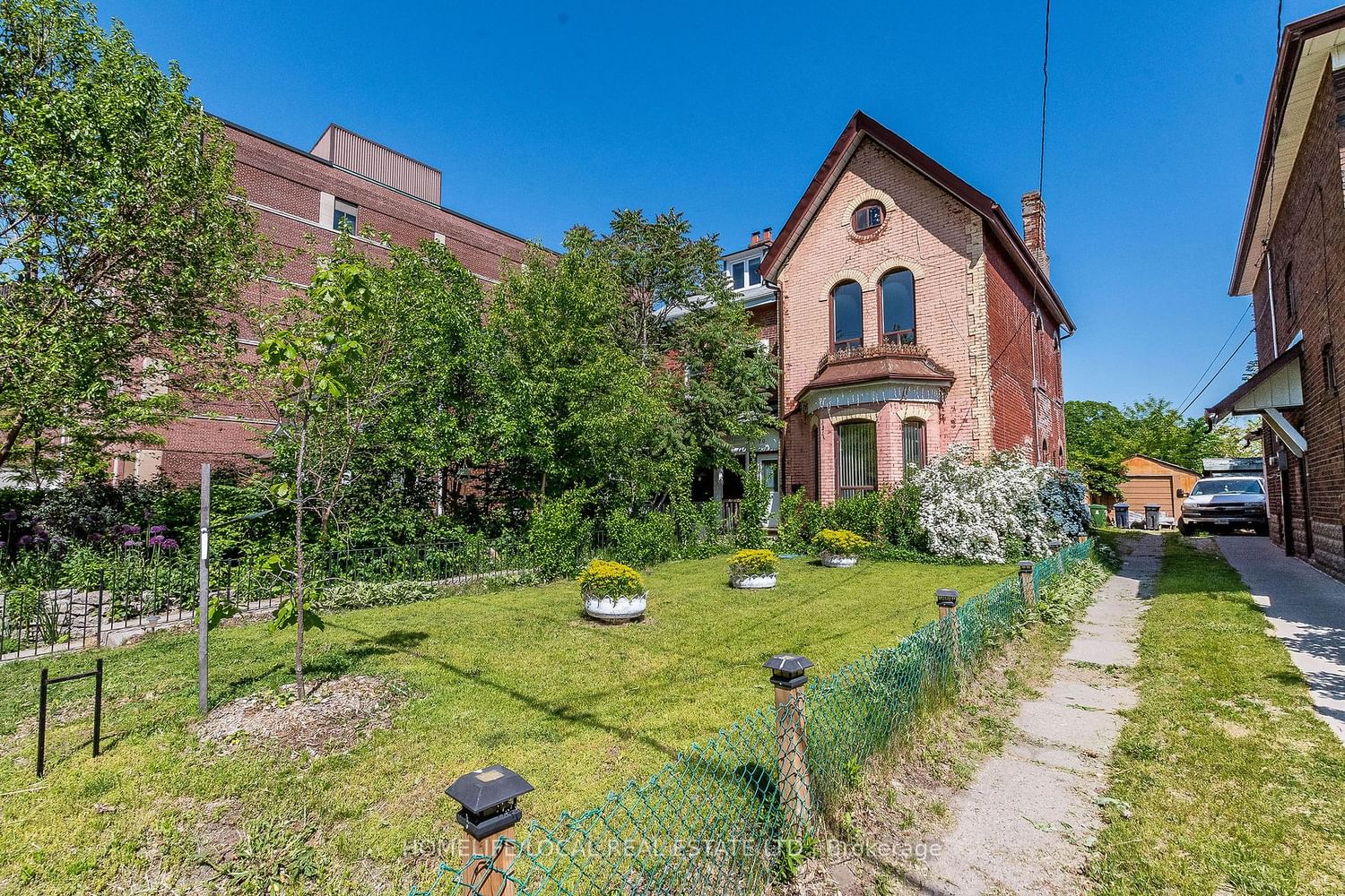 Listing Image 4