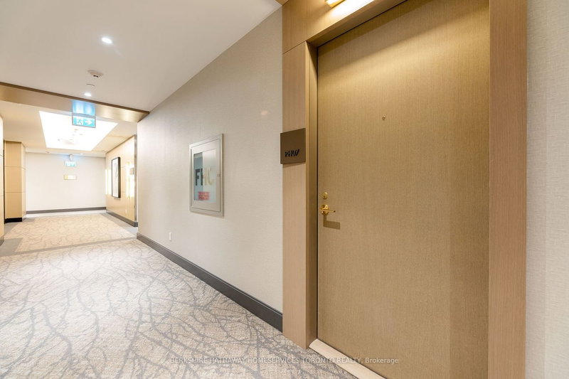 Ph07 - 1 Edgewater Dr, Toronto, M5A 1B9 | Image 3