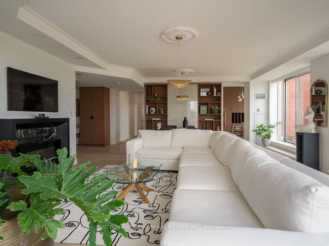 PH1 - 800 Sheppard Avenue