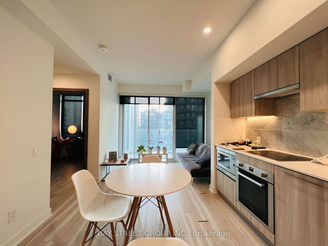 2616 - 19 Bathurst Street