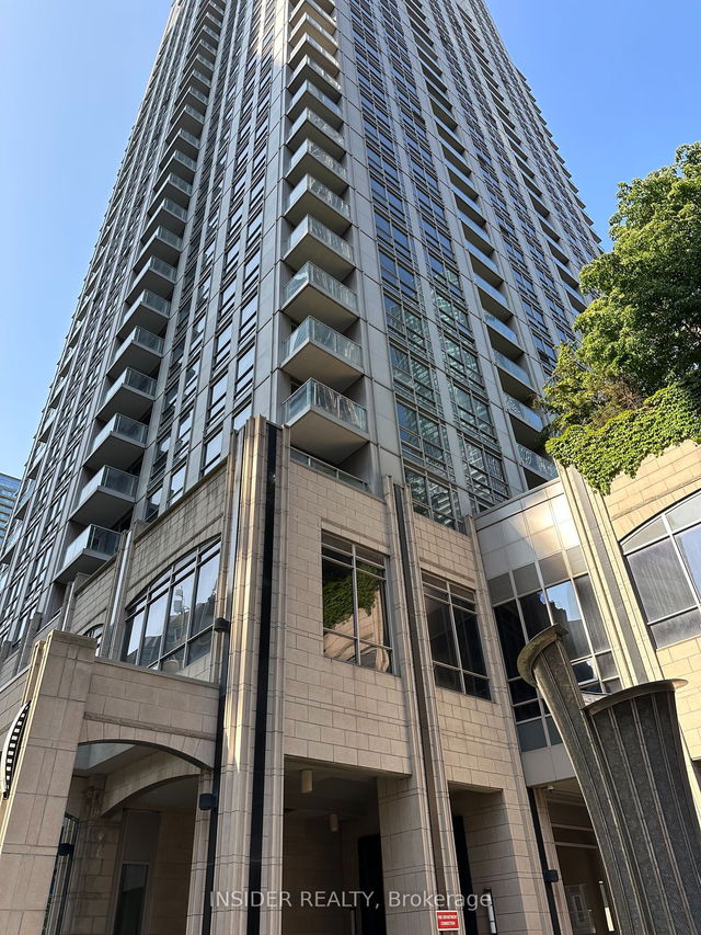 1005 - 763 Bay Street