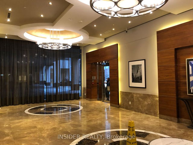 1005 - 763 Bay Street