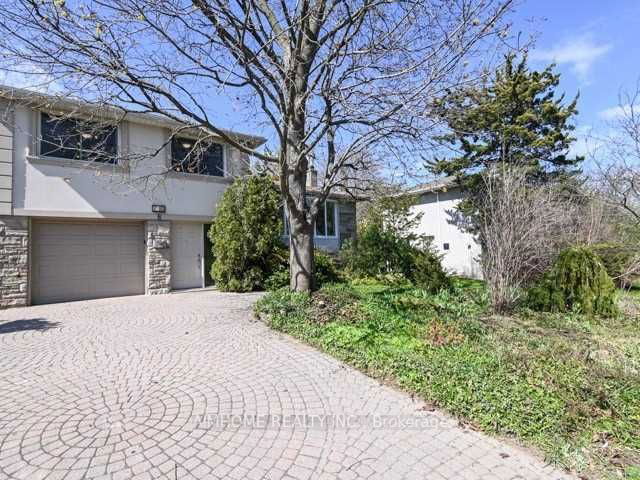 8 Greenyards Drive