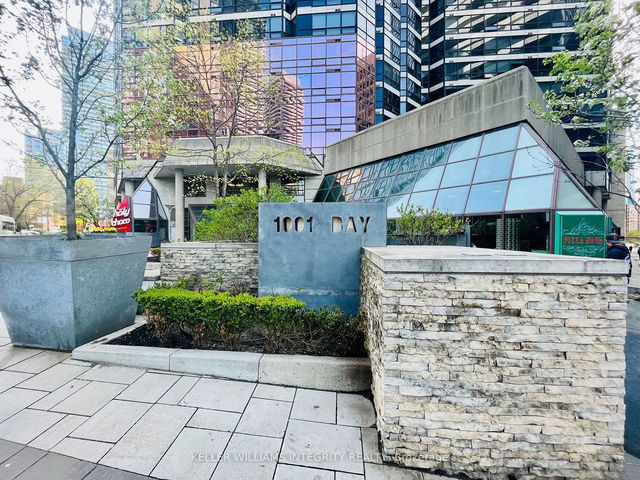 406 - 1001 Bay Street
