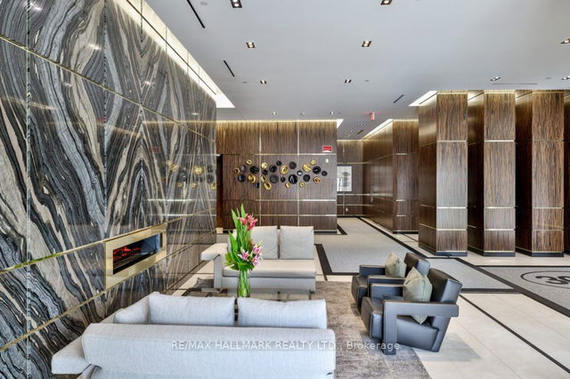 405 - 3018 Yonge Street