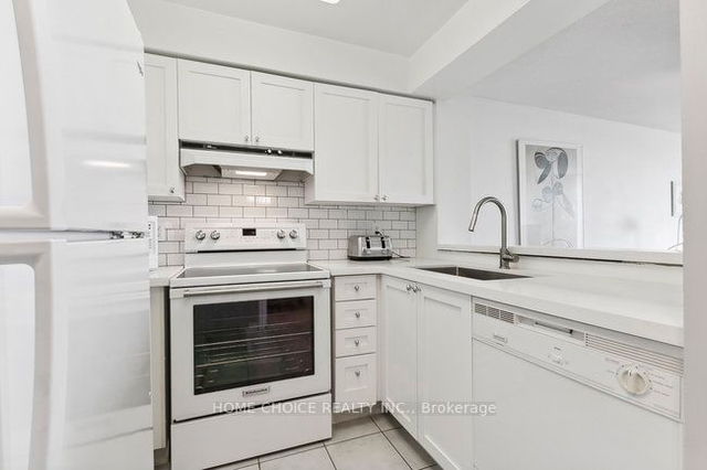 909 - 398 Eglinton Avenue