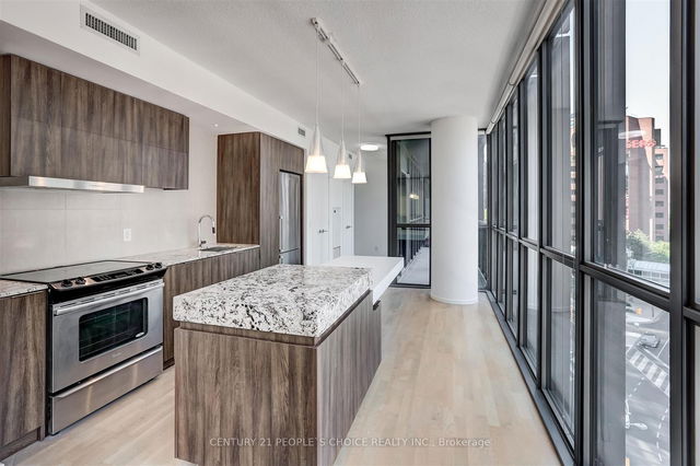 816 - 101 Charles Street