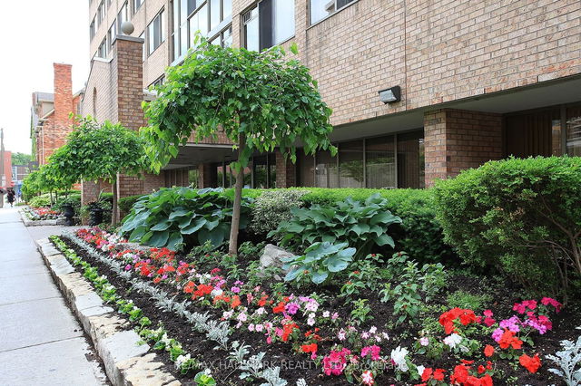 1001 - 15 Maitland Place