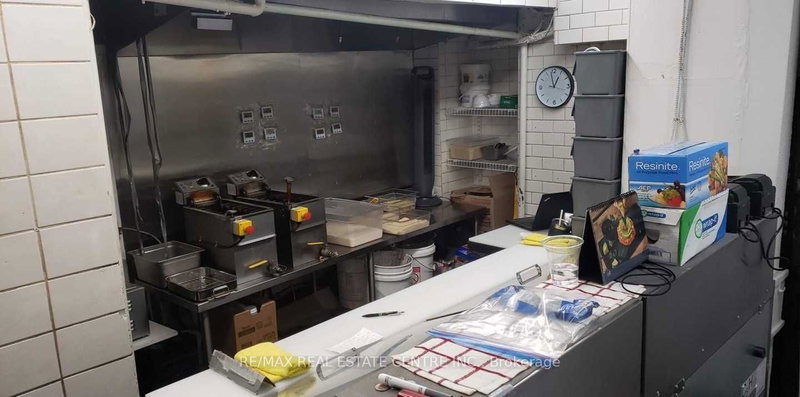 582 Yonge St, Toronto, M4Y 1Z3 | Image 2