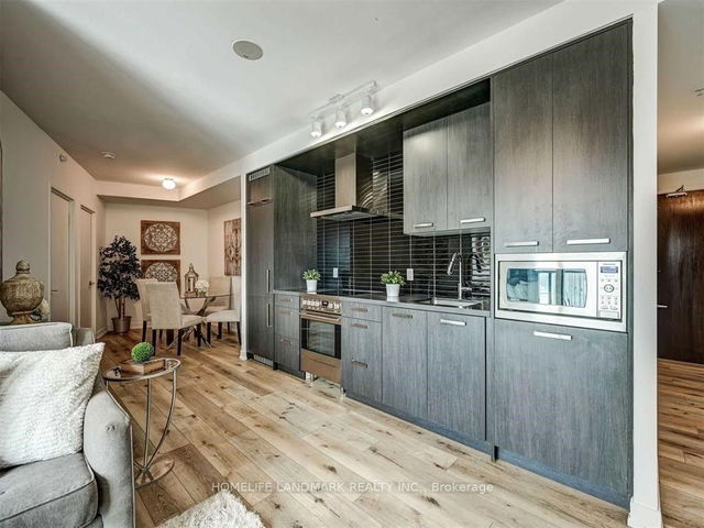 N1021 - 120 Bayview Avenue