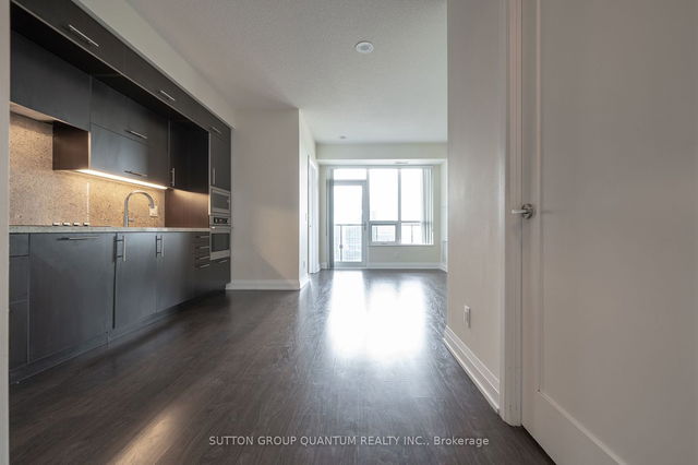 2418 - 5 Sheppard Avenue
