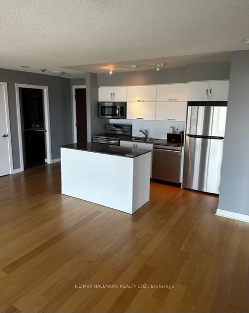 1106 - 80 Western Battery Road