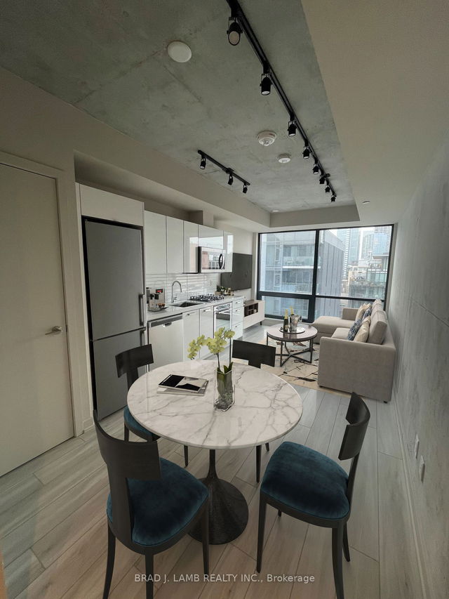 1003 - 458 Richmond Street