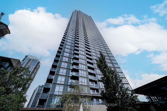 3305 - 11 Brunel Court