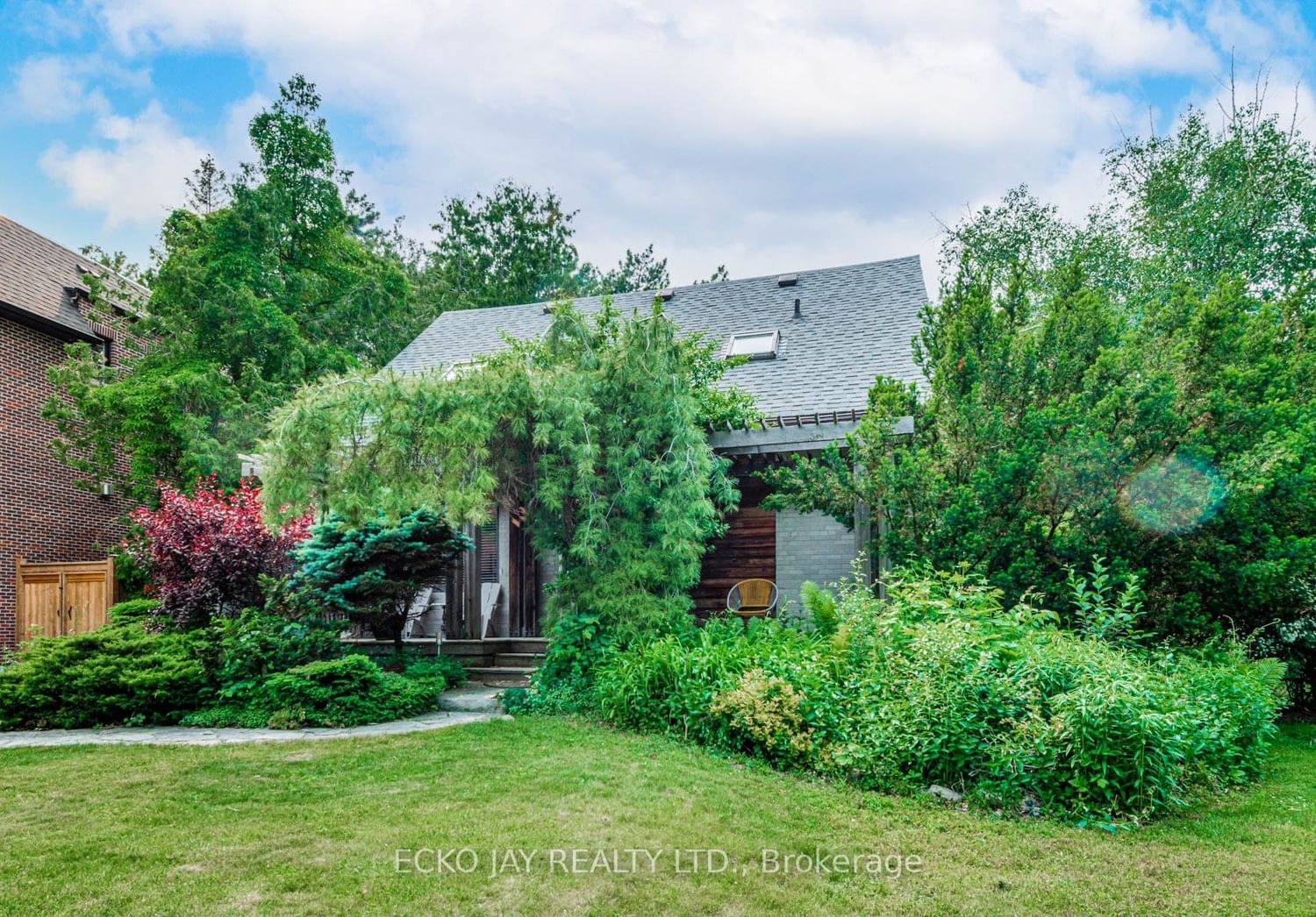 Detached House sold at 32 Addison Crescent, Toronto, Banbury-Don Mills, M3B 1K8 - MLS: C6109516