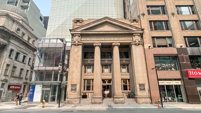 4902 - 197 YONGE Street