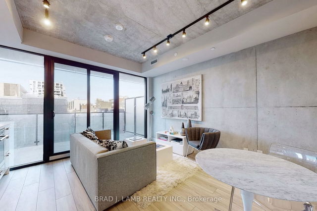 202 - 458 Richmond Street