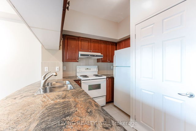1606 - 228 Queens Quay