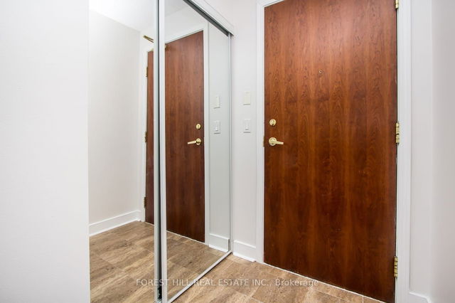 1010 - 18 Kenaston Gardens