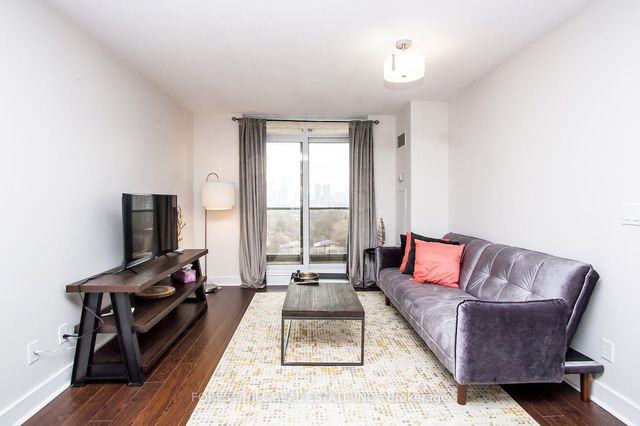 1010 - 18 Kenaston Gardens