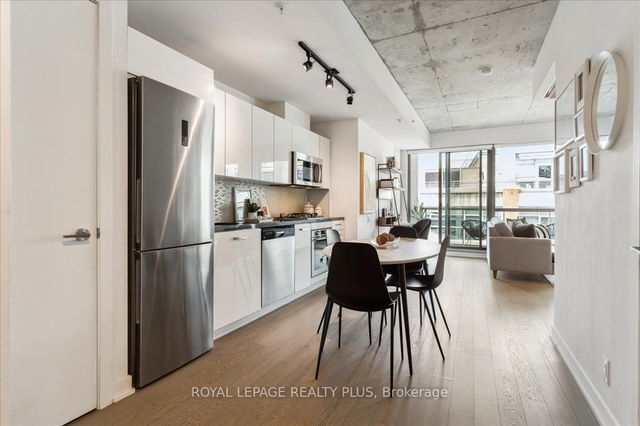 809 - 39 Brant Street